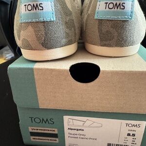 TOMS Gray and Green Athletic Shoes with Textured Finish